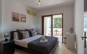 Mia 1-Bedroom Apartment In Larnaca